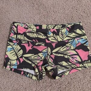 Fleo shorts, small.